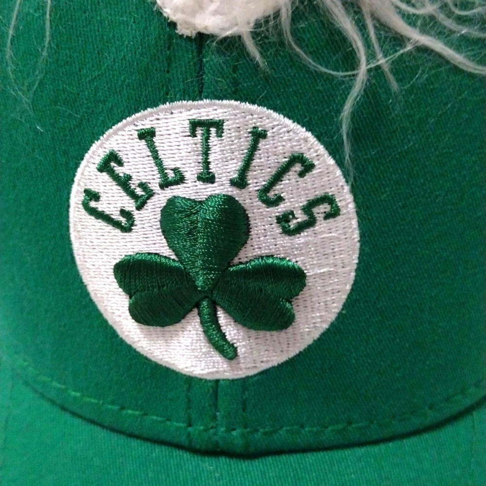 BOSTON CELTICS:  WHITE MOHAWK HAT